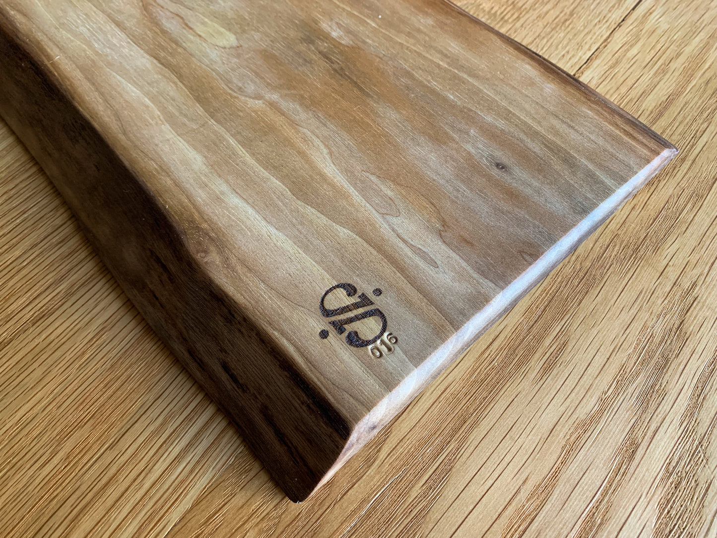 Limited Edition Medium Serving Tray | Walnut 016