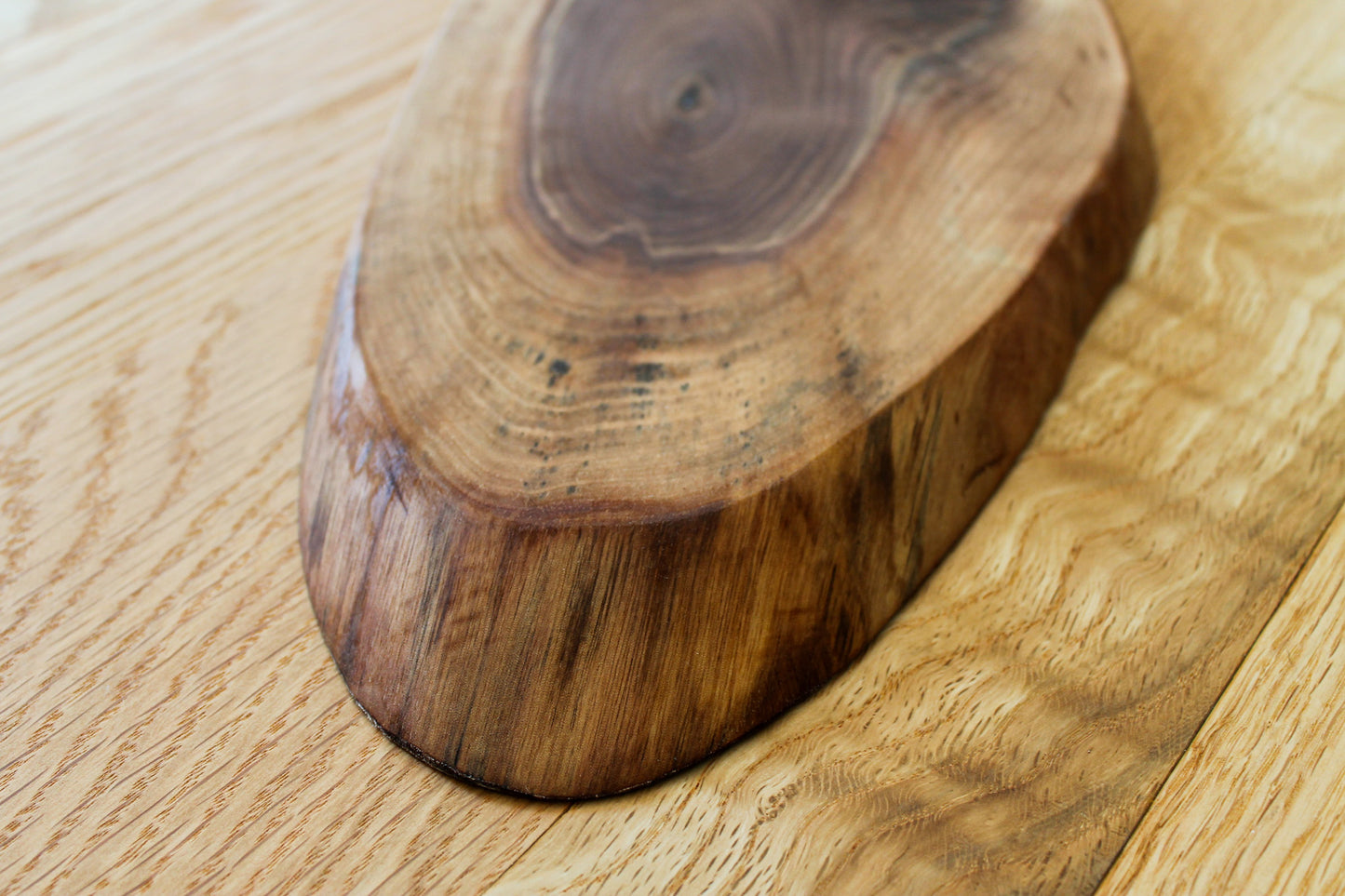Medium Oval Serving Board | Walnut 004