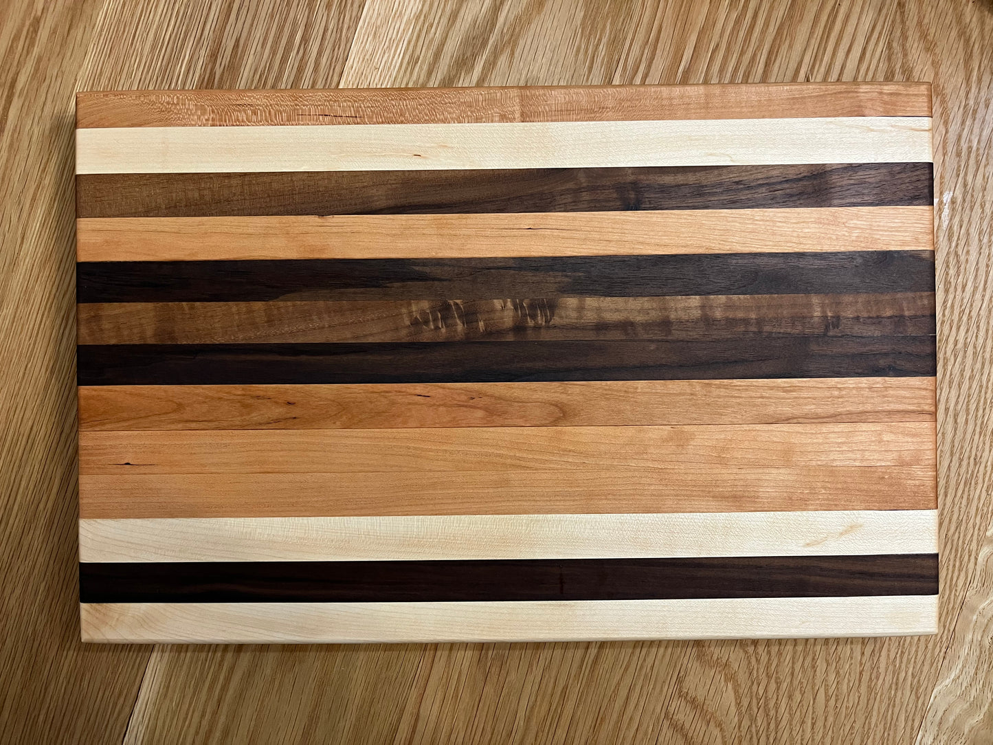 Signature Cutting Board | Edge Grain 031